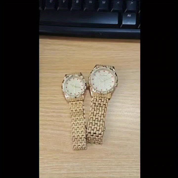 Conjunto de relojes elegantes para parejas: relojes de pulsera de cuarzo de lujo con incrustaciones de diamantes de imitación y correa de aleación dorada ajustable, caja glamorosa de oro rosa para hombres y mujeres
