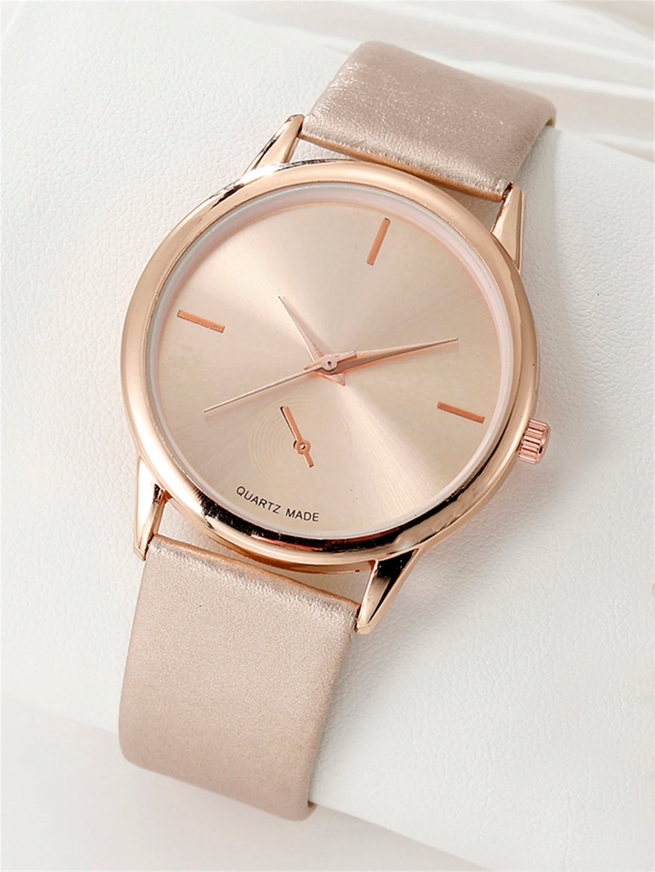 Reloj de mujer de 2 piezas con reloj de cuarzo minimalista de arte retro refrescante y versátil y pulsera de mariposa