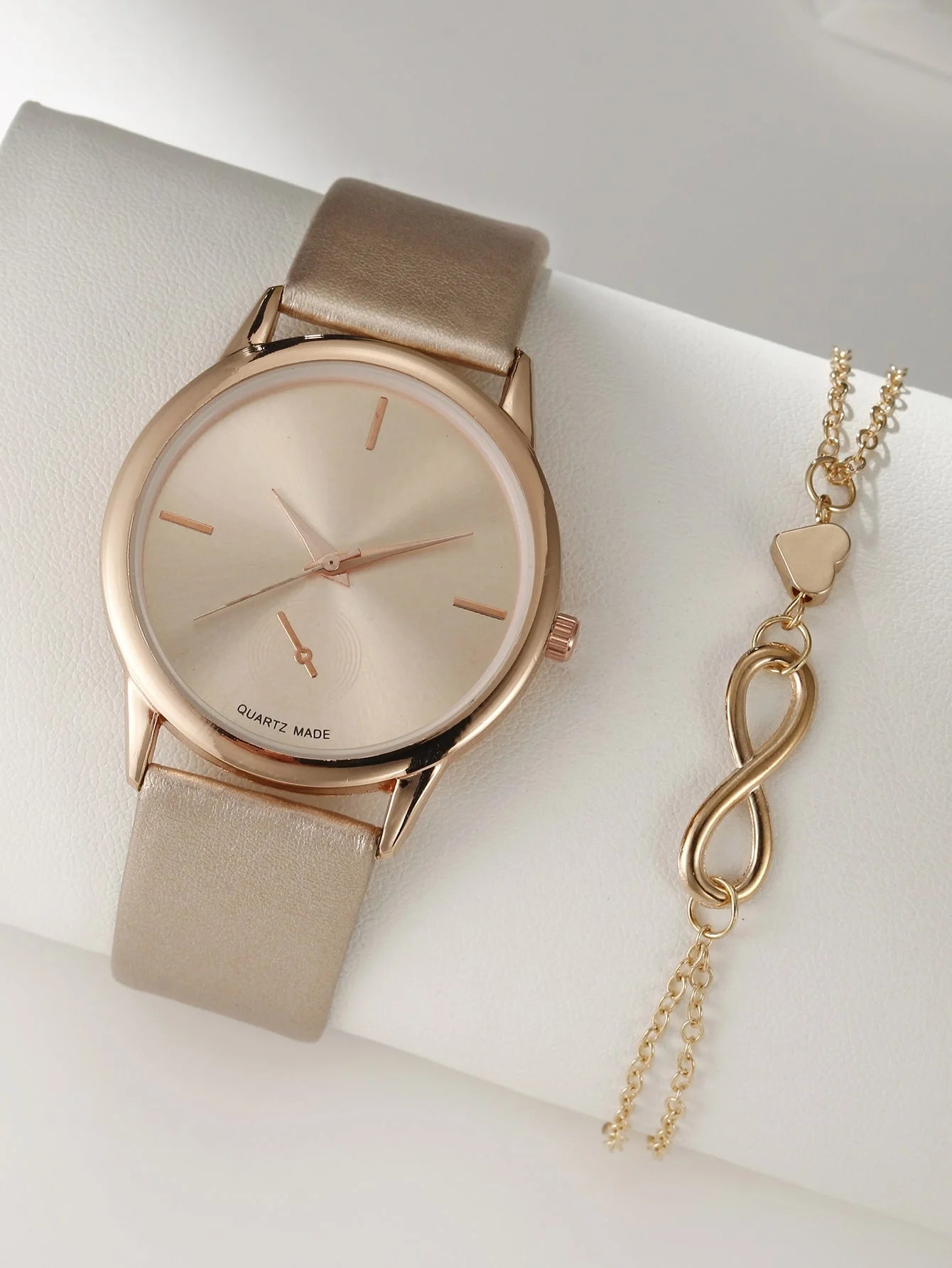 Reloj de mujer de 2 piezas con reloj de cuarzo minimalista de arte retro refrescante y versátil y pulsera de mariposa