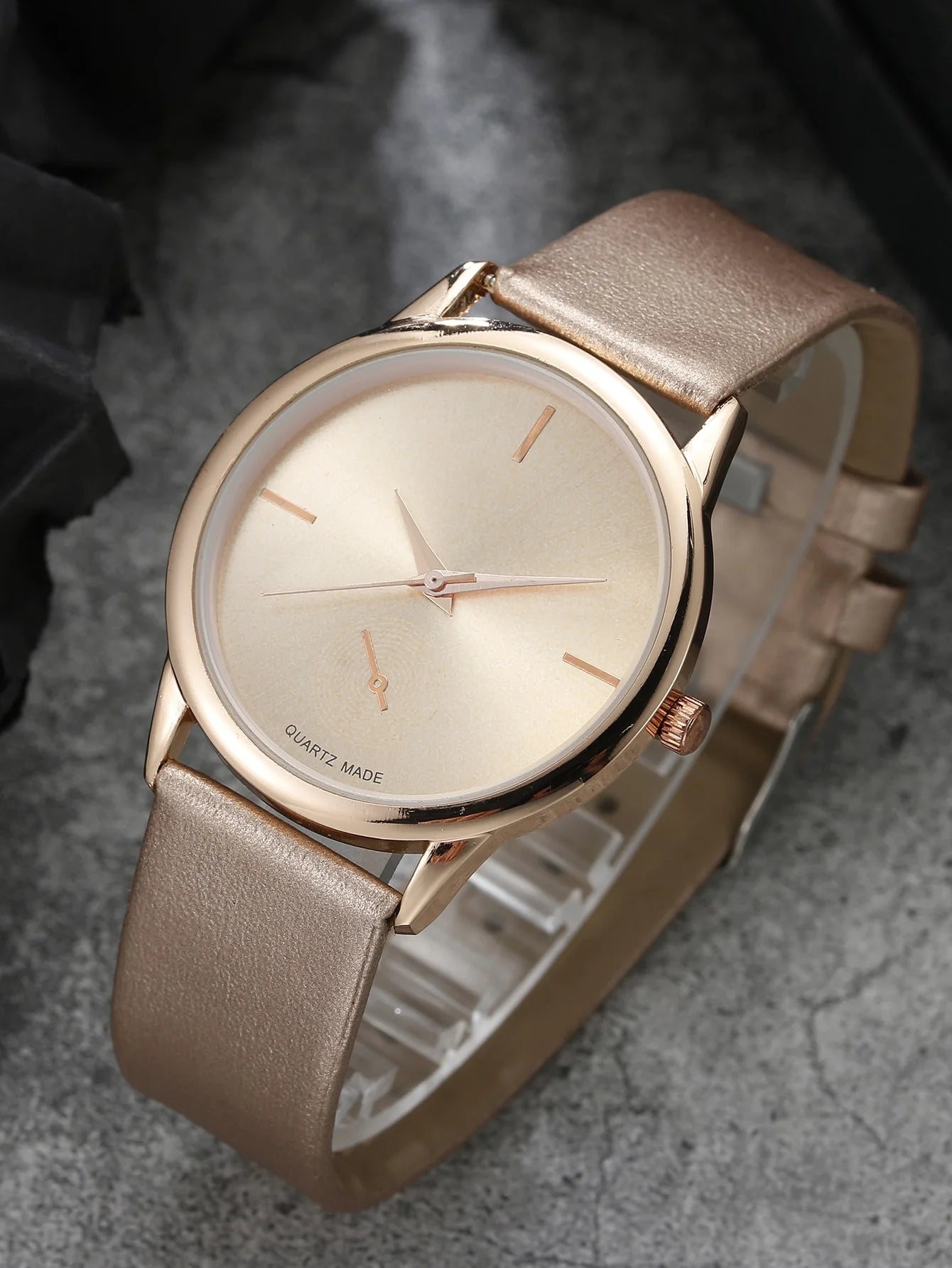 Reloj de mujer de 2 piezas con reloj de cuarzo minimalista de arte retro refrescante y versátil y pulsera de mariposa